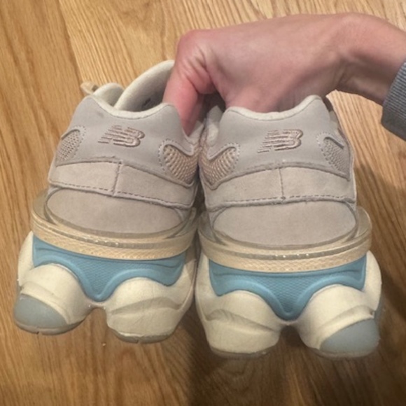 New Balance Women's Sneakers in Beige Pink and Light Blue - Picture 12 of 12